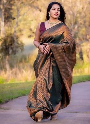 Green silk blend banarasi saree with unstitched blouse piece 2