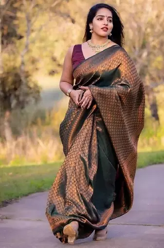 Green silk blend banarasi saree with unstitched blouse piece