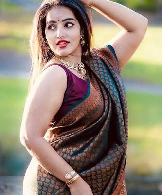 Green silk blend banarasi saree with unstitched blouse piece 3