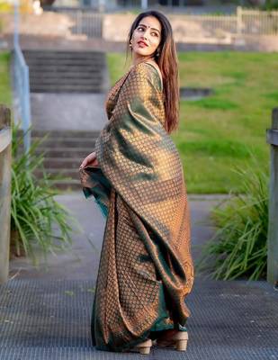 Green silk blend banarasi saree with unstitched blouse piece 4