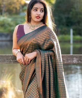 Green silk blend banarasi saree with unstitched blouse piece 5