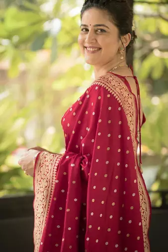 Maroon silk blend banarasi saree with unstitched blouse piece