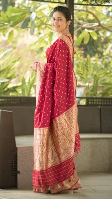 Maroon silk blend banarasi saree with unstitched blouse piece 5