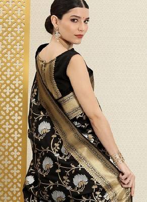 Black silk blend banarasi saree with unstitched blouse piece 3