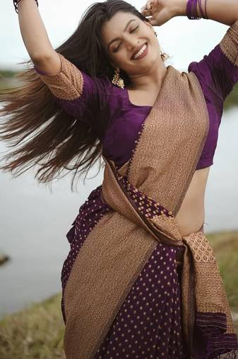 Purple silk blend banarasi saree with unstitched blouse piece