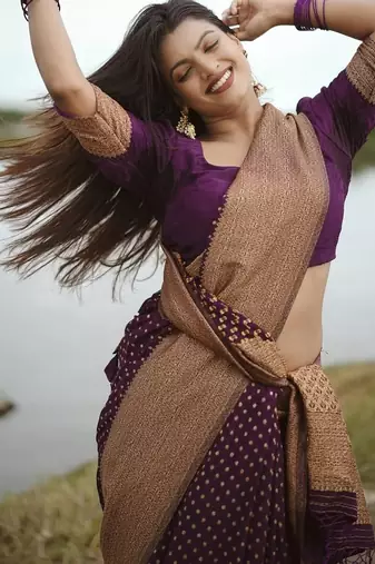 Purple silk blend banarasi saree with unstitched blouse piece