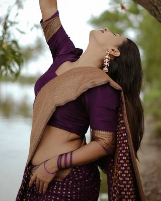Purple silk blend banarasi saree with unstitched blouse piece 4