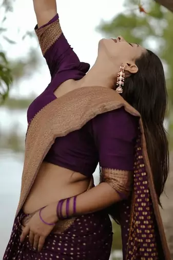 Purple silk blend banarasi saree with unstitched blouse piece