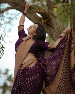 Purple silk blend banarasi saree with unstitched blouse piece 5