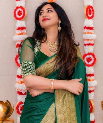 Bottle green silk blend banarasi saree with unstitched blouse piece 2