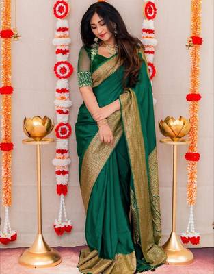Bottle green silk blend banarasi saree with unstitched blouse piece 3