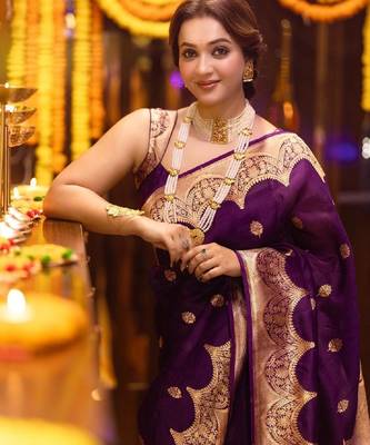 Purple silk blend banarasi saree with unstitched blouse piece 2