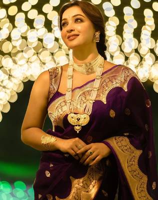 Purple silk blend banarasi saree with unstitched blouse piece 3