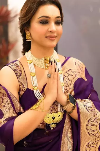 Purple silk blend banarasi saree with unstitched blouse piece