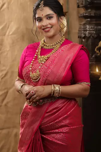 Pink silk blend banarasi saree with unstitched blouse piece
