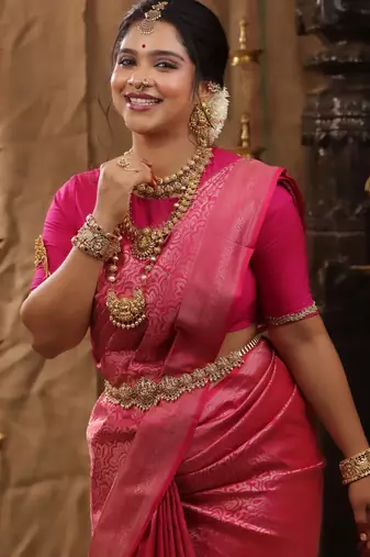 Pink silk blend banarasi saree with unstitched blouse piece