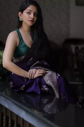 Purple silk blend banarasi saree with unstitched blouse piece