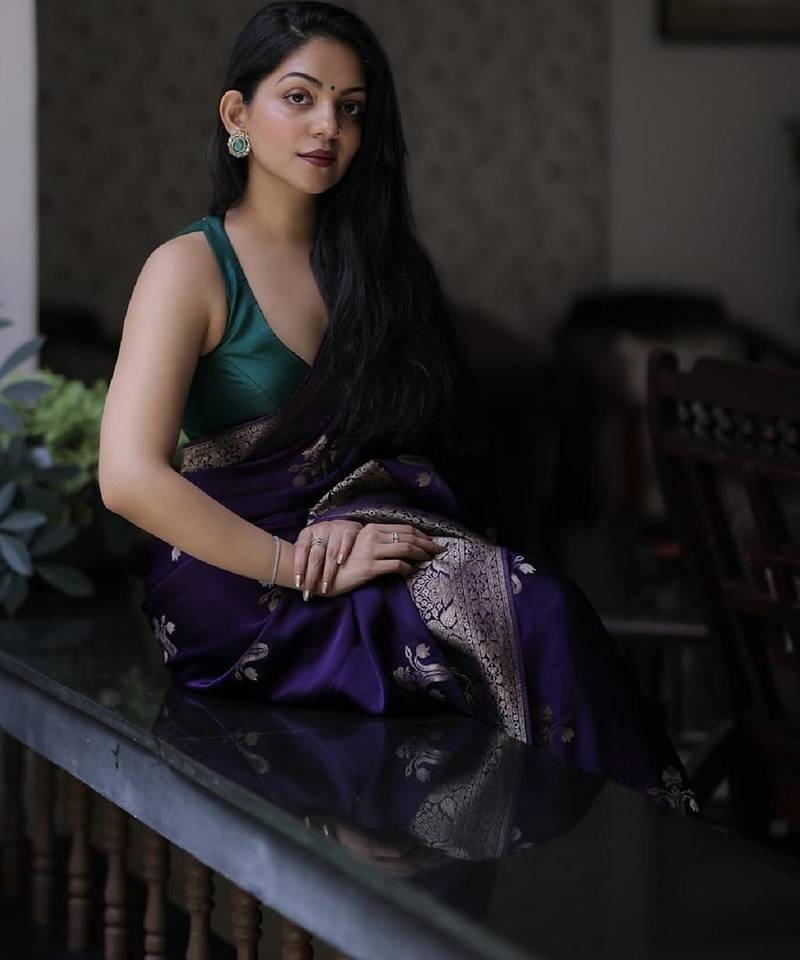 Purple silk blend banarasi saree with unstitched blouse piece