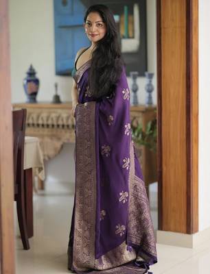 Purple silk blend banarasi saree with unstitched blouse piece 5