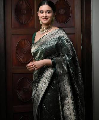 Green silk blend banarasi saree with unstitched blouse piece 1