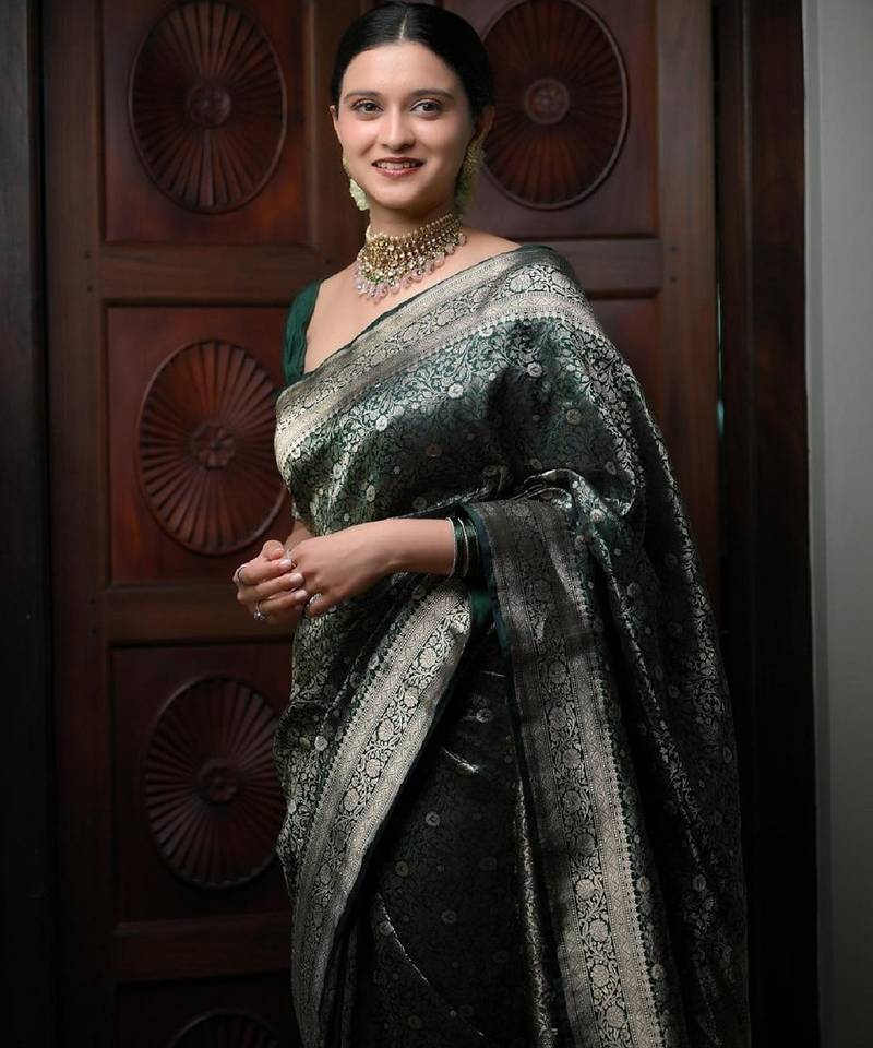 Green silk blend banarasi saree with unstitched blouse piece