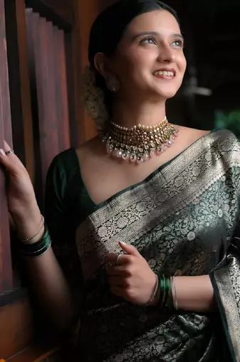 Green silk blend banarasi saree with unstitched blouse piece