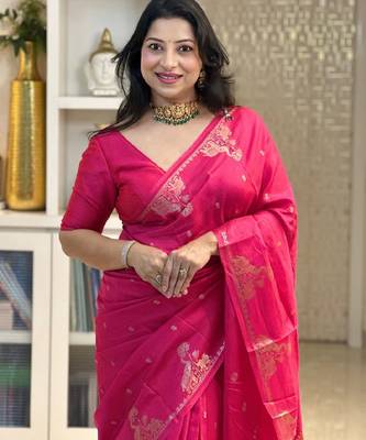 Pink silk blend banarasi saree with unstitched blouse piece 2