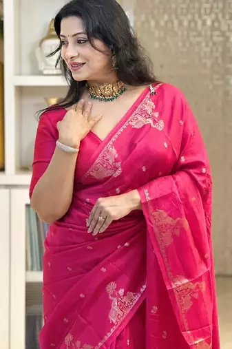 Pink silk blend banarasi saree with unstitched blouse piece