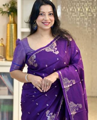Purple silk blend banarasi saree with unstitched blouse piece 4