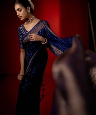 Blue silk blend banarasi saree with unstitched blouse piece 3