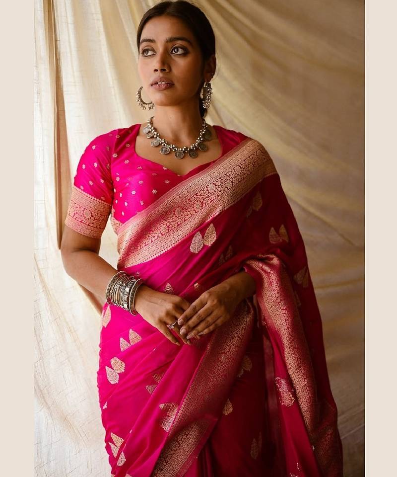 Pink silk blend banarasi saree with unstitched blouse piece