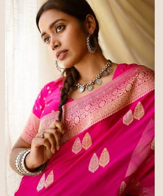 Pink silk blend banarasi saree with unstitched blouse piece 2