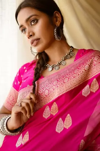 Pink silk blend banarasi saree with unstitched blouse piece