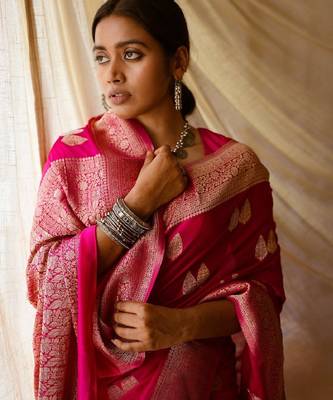 Pink silk blend banarasi saree with unstitched blouse piece 3