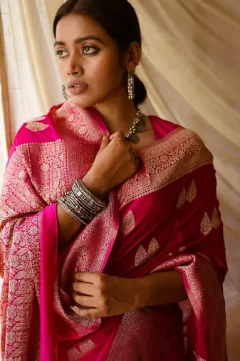 Pink silk blend banarasi saree with unstitched blouse piece