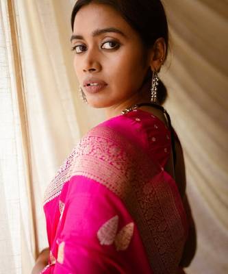 Pink silk blend banarasi saree with unstitched blouse piece 4