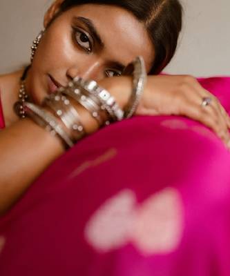 Pink silk blend banarasi saree with unstitched blouse piece 5