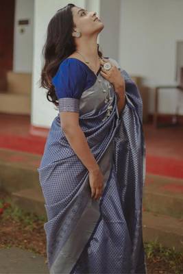 Blue silk blend banarasi saree with unstitched blouse piece 4