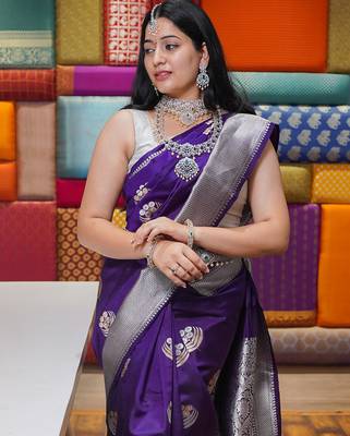Purple silk blend banarasi saree with unstitched blouse piece 3