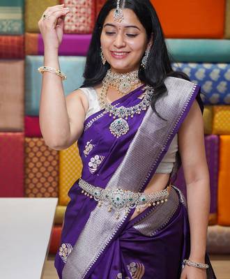 Purple silk blend banarasi saree with unstitched blouse piece 5