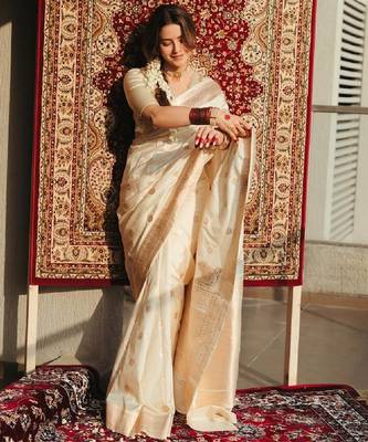 White silk blend banarasi saree with unstitched blouse piece 2