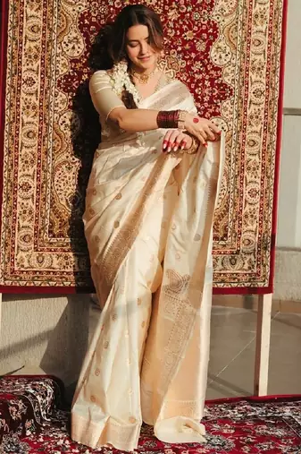 White silk blend banarasi saree with unstitched blouse piece
