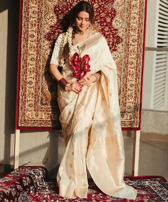 White silk blend banarasi saree with unstitched blouse piece 4