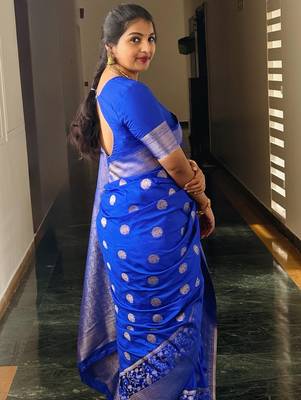 Royal blue silk blend banarasi saree with unstitched blouse piece 4