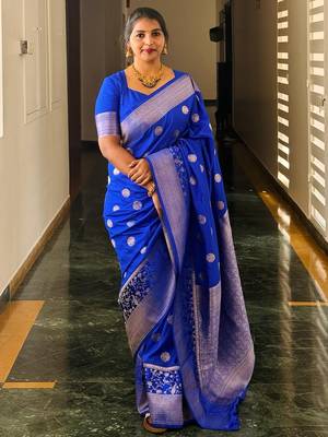 Royal blue silk blend banarasi saree with unstitched blouse piece 5