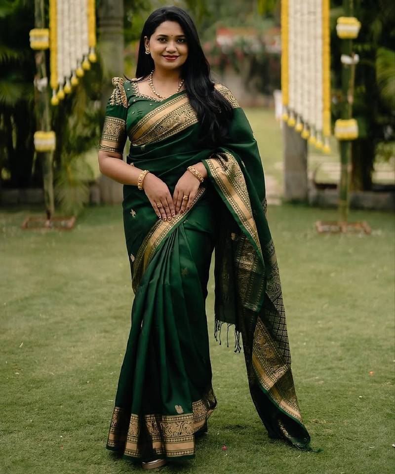 Green soft silk blend banarasi jacuard work designer party wear saree with unstitched blouse piece