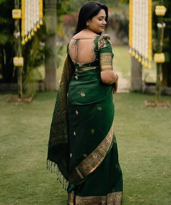 Green silk blend banarasi saree with unstitched blouse piece 4