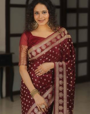 Maroon silk blend banarasi saree with unstitched blouse piece 2