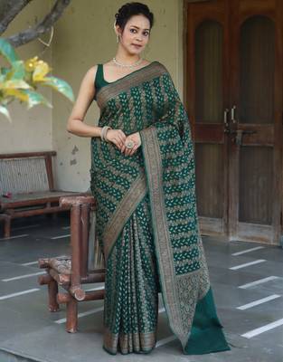 Green silk blend banarasi saree with unstitched blouse piece 2