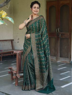 Green silk blend banarasi saree with unstitched blouse piece 5